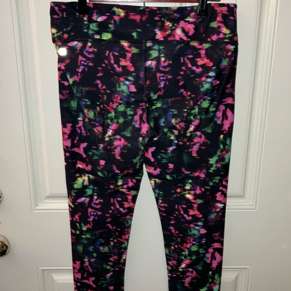 L | Multicolor Capri - Picture 4 of 5